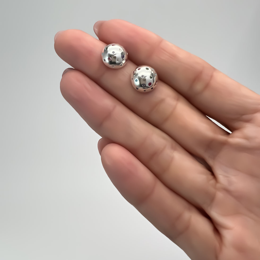 Aretes media bolita de plata con micro Zirconias