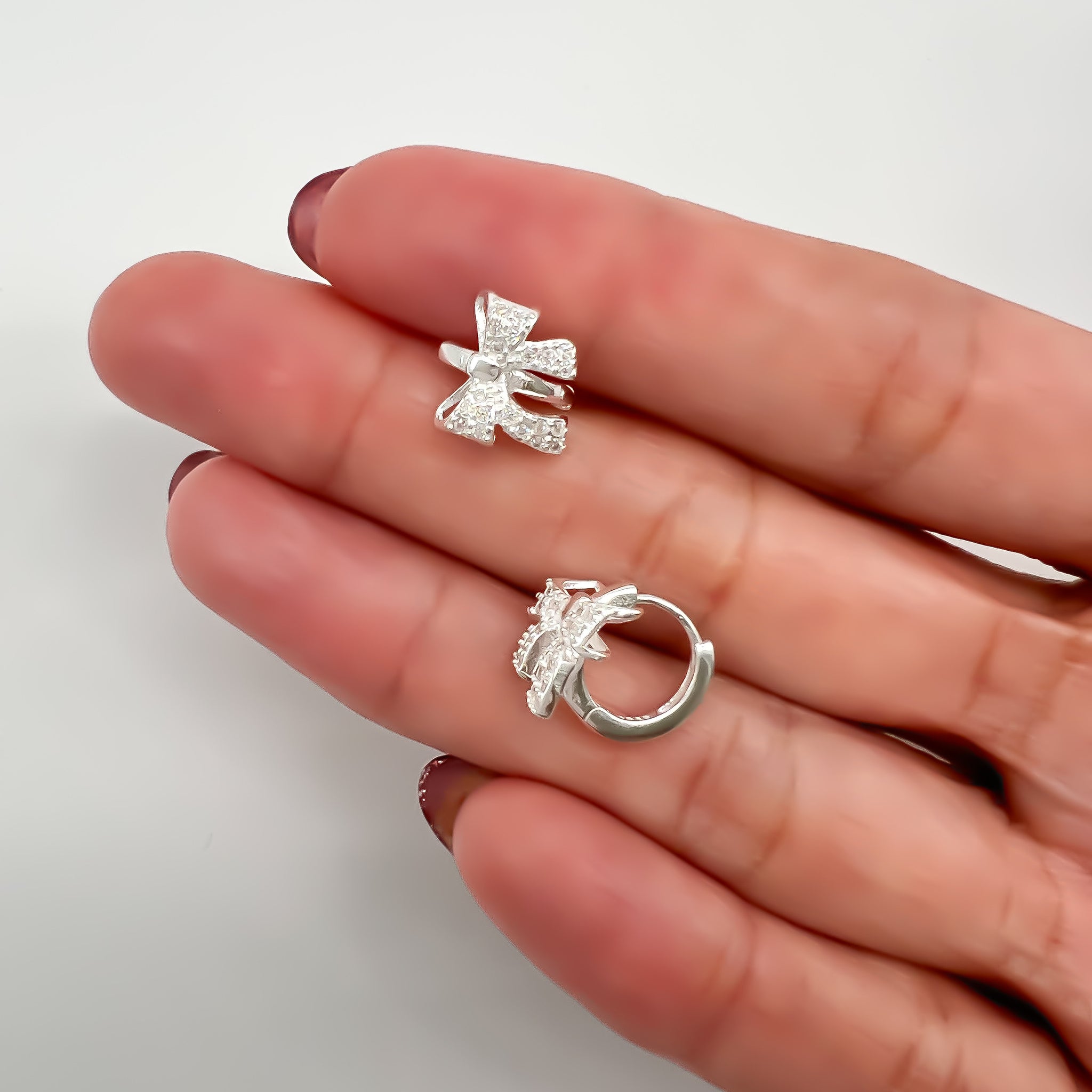 Huggies de plata moñito con zirconias