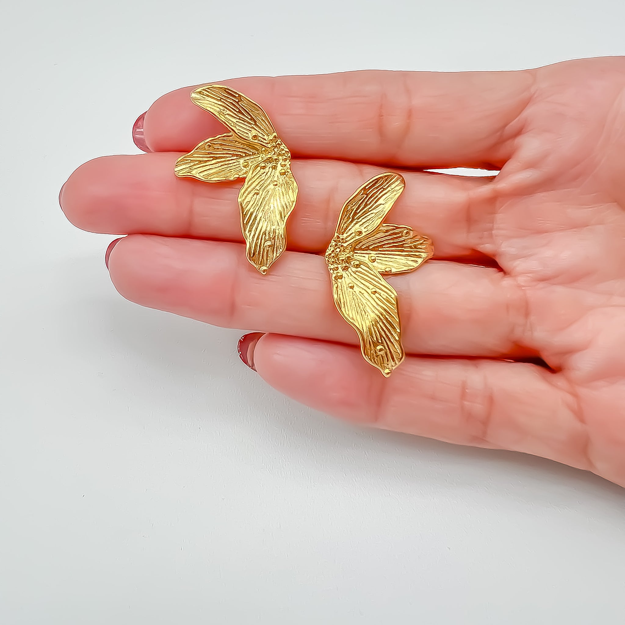 Aretes media flor