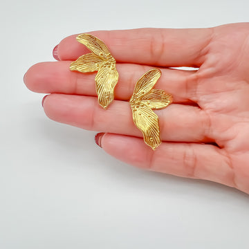 Aretes media flor