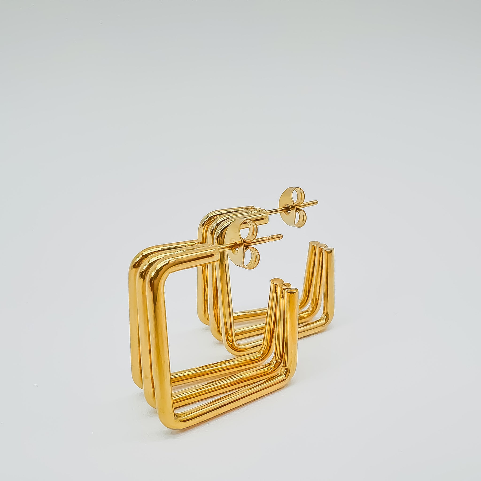 Arete triple cuadra dorado